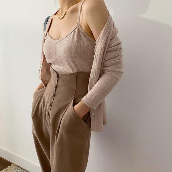 平胸女孩也很性感,推荐 top 5"平胸女孩"必备的时尚穿搭单品_腾讯新闻