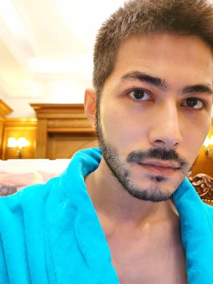 陈学冬分享滤镜自拍,秒变长发电眼美女 和 满脸胡茬的大叔