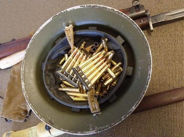 像"飞碟"一样的钢盔,英国人一直恋恋不舍,美军二战早早弃用!