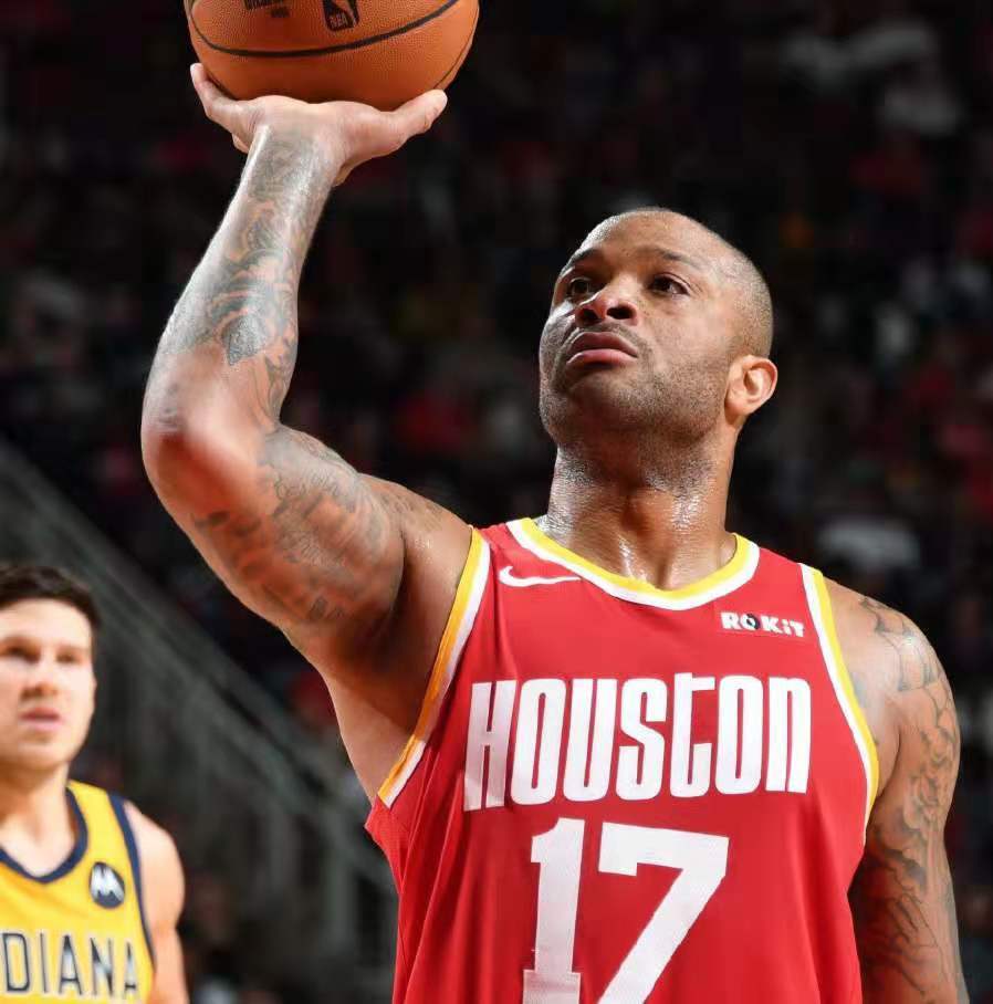 塔克加盟雄鹿携手字母哥冲击总冠军