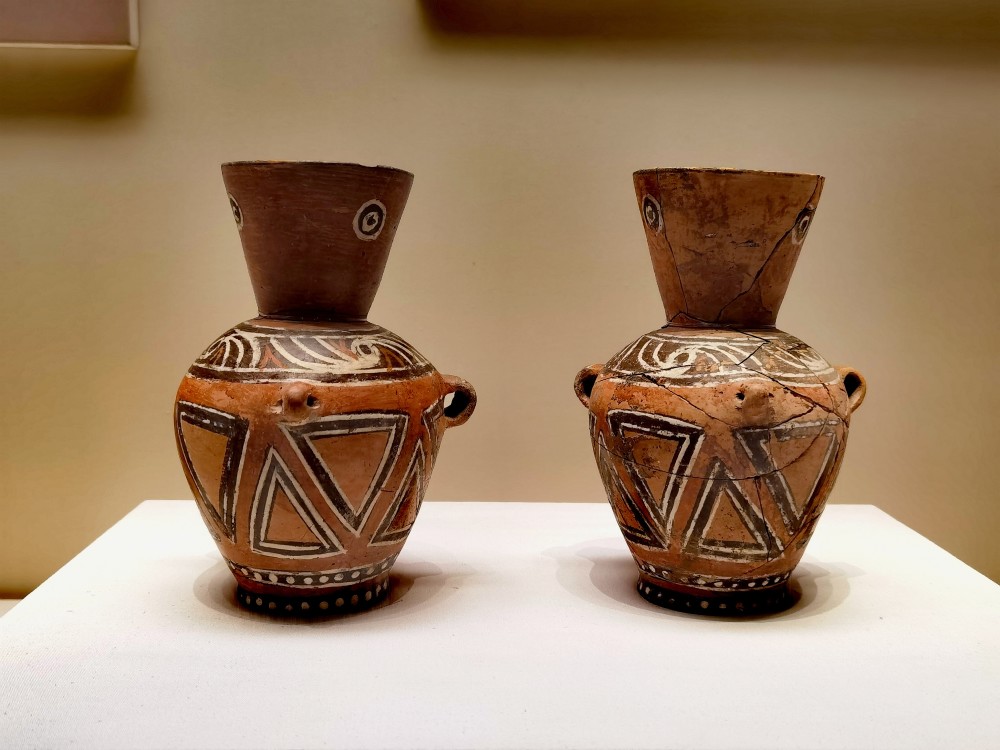 看见文物新石器时代晚期的艺术彩陶背壶