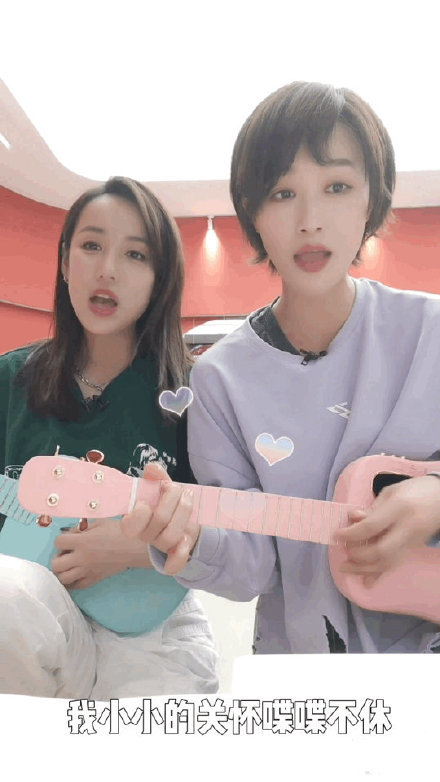 蓝盈莹吕一合体弹唱小手拉大手歌声好柔画面好甜