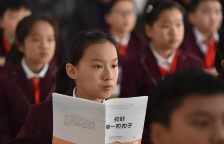 中小学生迎来 新消息 缩短学制提前2年高中毕业 老师不认同 腾讯新闻