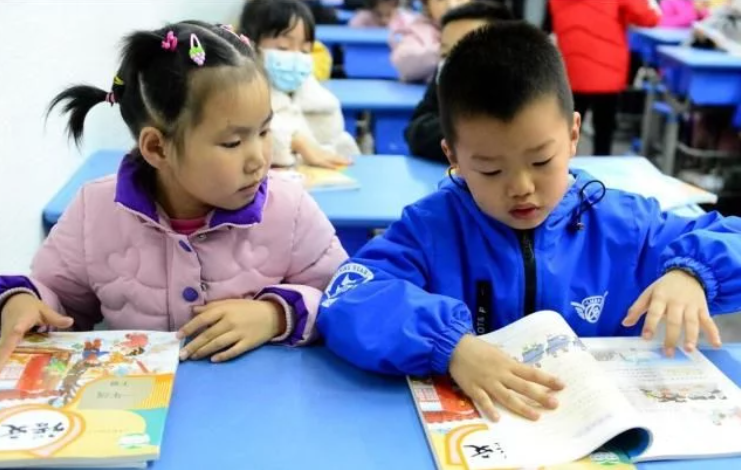 中小学生迎来 新消息 缩短学制提前2年高中毕业 老师不认同 腾讯新闻