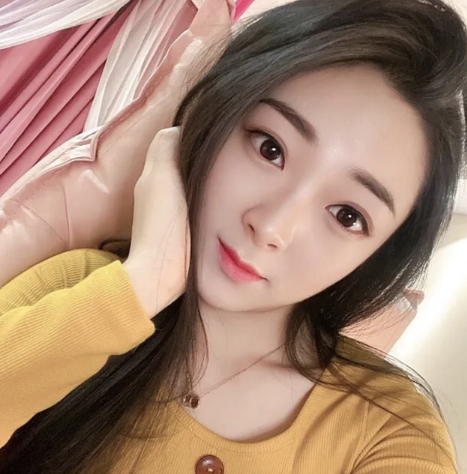 陌陌肖瑶直播间上演高空吊环舞粉丝称赞为空中芭蕾