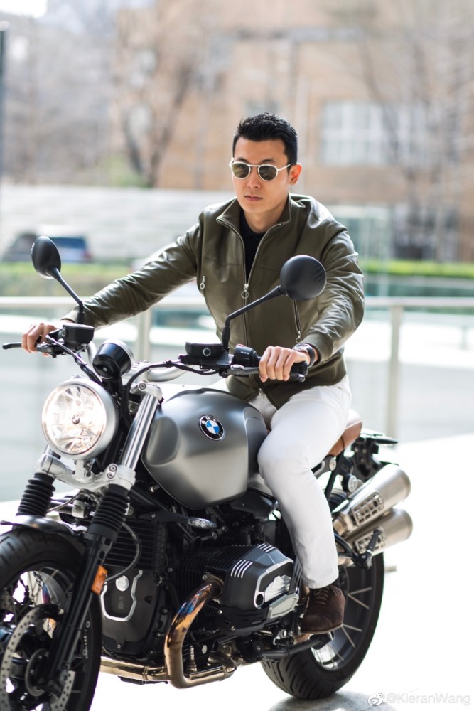 朱珠老公王昀佳身份全曝光留学归来后经营西装生意