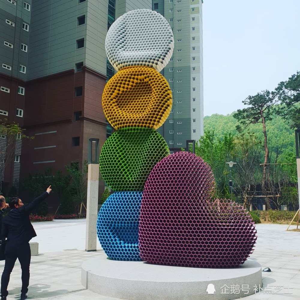 金属管打造的神奇雕塑艺术家带您领略光影的动感美