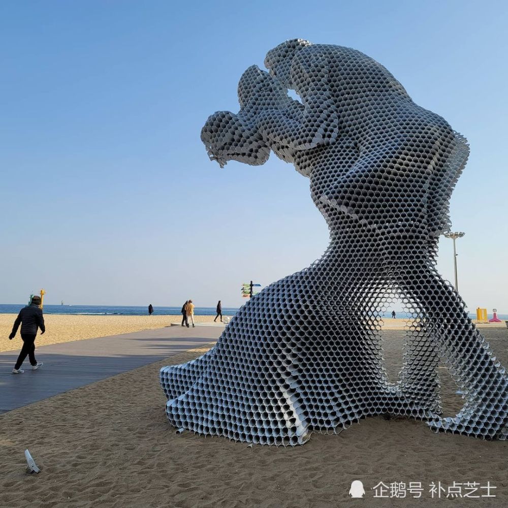 金属管打造的神奇雕塑艺术家带您领略光影的动感美