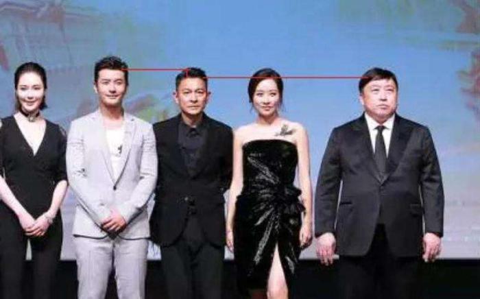 当一米八的周润发撞上净身高179的黄晓明网友谁说谎一目了然