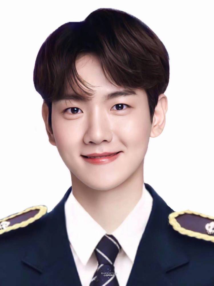 朴灿烈入伍前最后露面:双眼红血丝笑不出来,网友:泯然众人矣_腾讯新闻