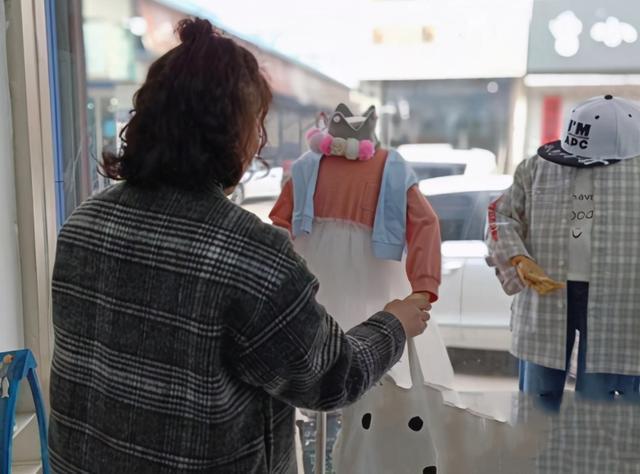 给孩子买衣服总看不上?是"身体意象"在影响孩子,家长别低估