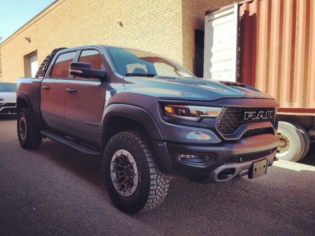 实拍2021款道奇公羊ramtrx皮卡水泥灰运输工具