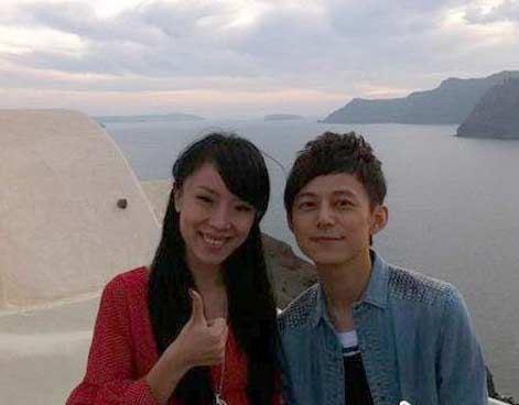 顿时有人断定:她就是何炅的大学女友.