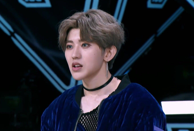 范丞丞新造型曝光,穿蔡徐坤同款渔网装,造型张扬被调侃像杀马特_腾讯