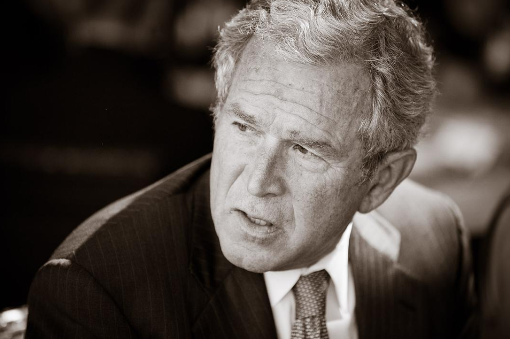 推测应该是《尼伯龙根的指环》中的英雄西格弗里德所杀死的巨龙法夫纳