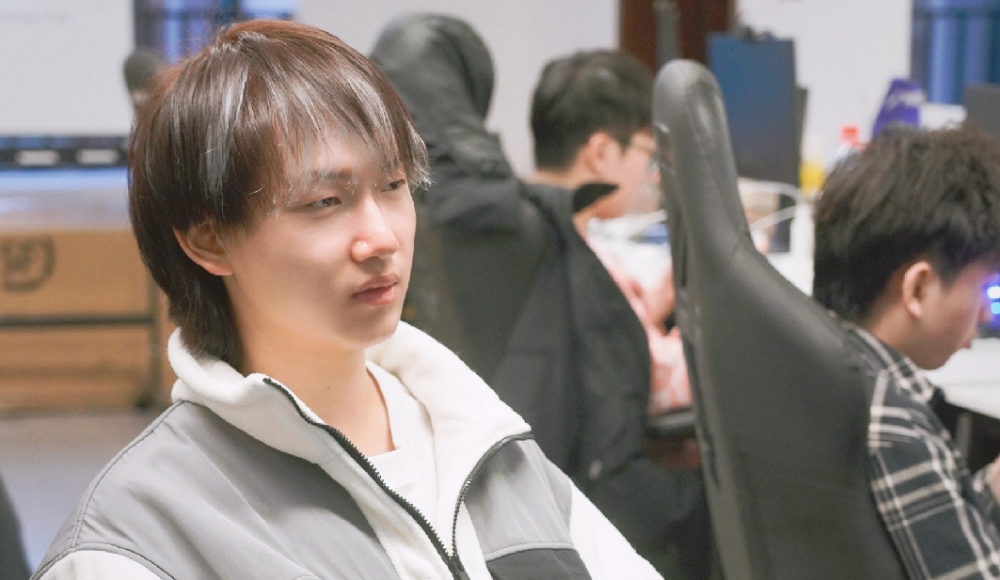 飞牛为什么被按在替补席？QG老板：他的薪资是AG的六倍，替补原因自己清楚！