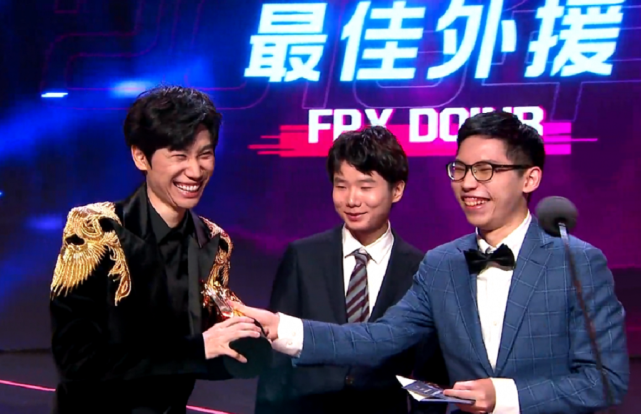 fpx小天遭恶意针对doinb深夜发声热度比友谊重要