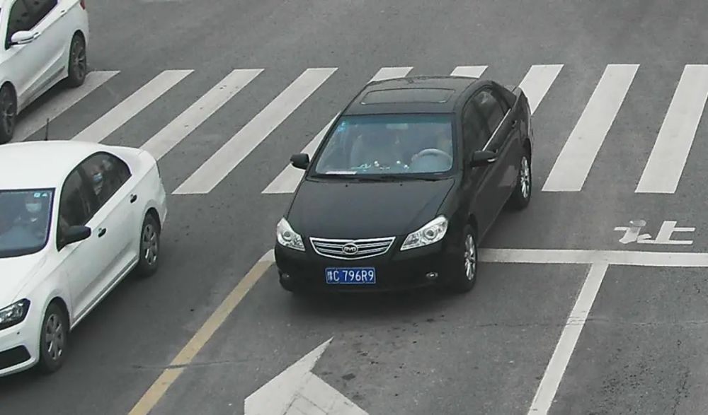 本地外地都有高清曝光这些逆行车辆开车别太任性