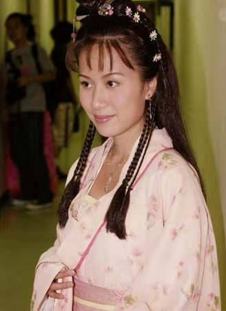 邝文珣,曾在陈小春版本的《鹿鼎记》里饰演过青春无邪的沐剑屏,可无人