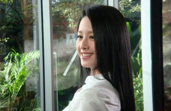 黑长直女神却是那个拍了飘柔广告的曾恺玹恐怕很多人都会想到郭碧婷吧