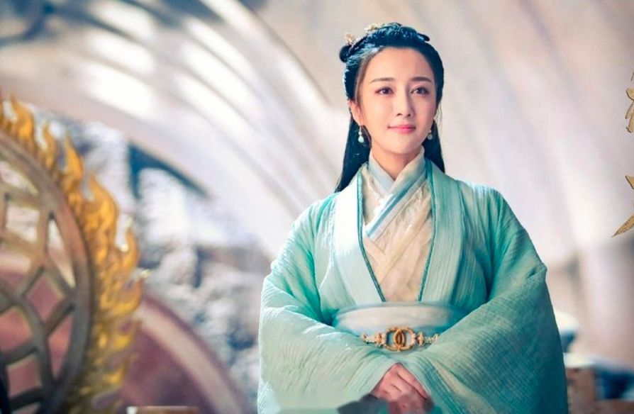 据说复活后的白英会由李依晓来饰演,为什么不让景甜来饰演呢?