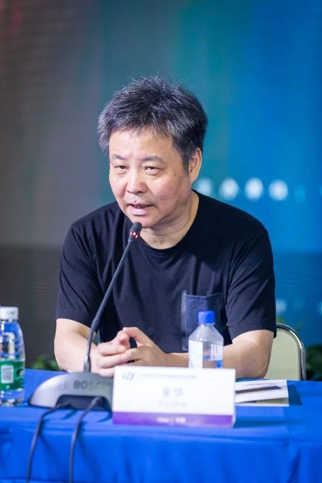 作家余华指导应试作文引热议,网友呼喊"文学已死"?