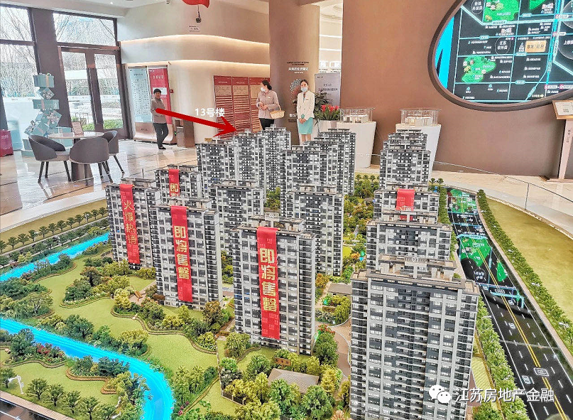 沙盘多个楼栋贴上即将售罄标幅此外,联发云启售楼处现场公示表中的