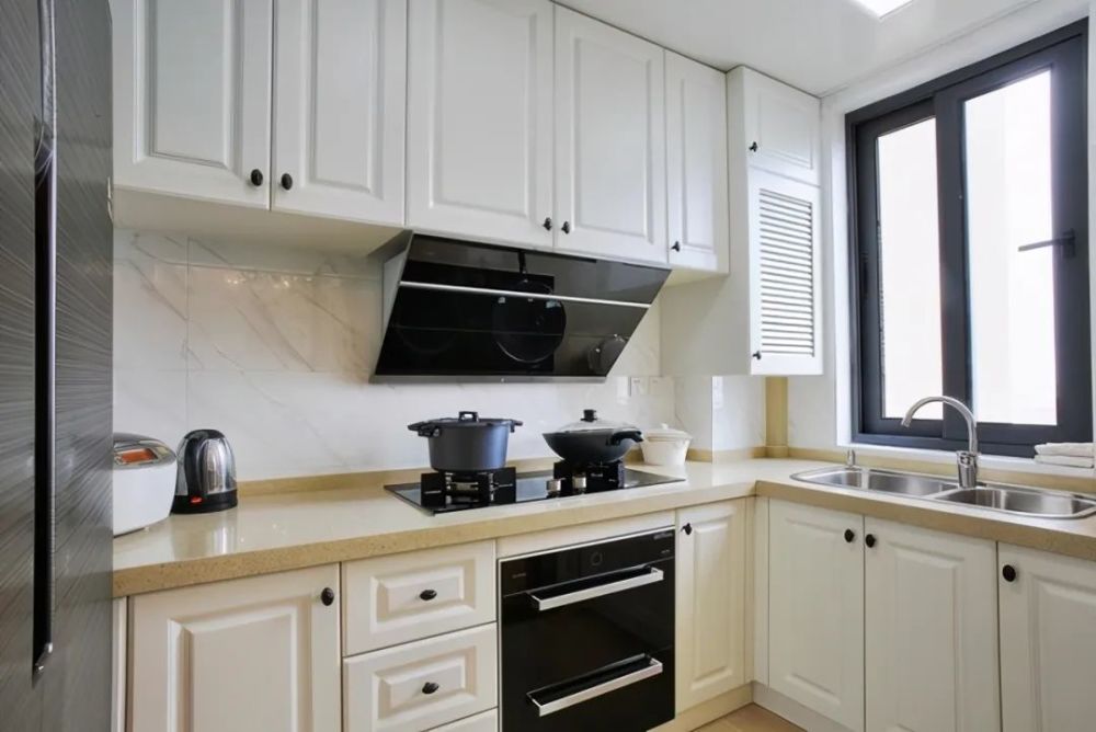 橱柜门板哪种好?盘点了7种材质,一篇通,看完再选毫无难度