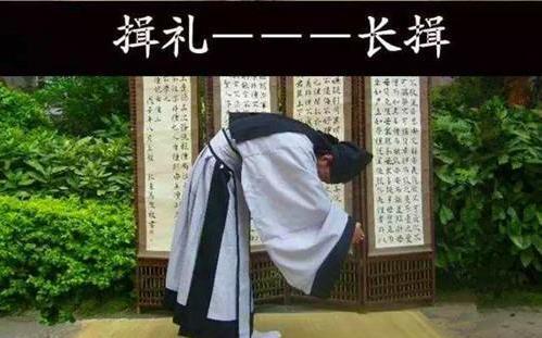 抱拳行礼到底是左手抱右手,还是右手抱左手?弄反了,极其不礼貌