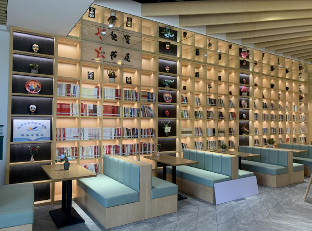 实践中心挂牌官渡区首个"红星书屋",为群众免费提供红色精品图书服务