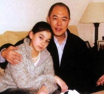 争吵不断,最终选择了离婚,一向喜欢潇洒的张铁林把女儿留给了前妻抚养