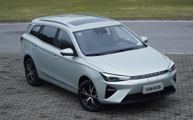 上汽荣威全新ei5正式上市售价1398万1538万元