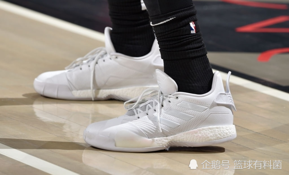 霍华德上脚锐步球鞋!