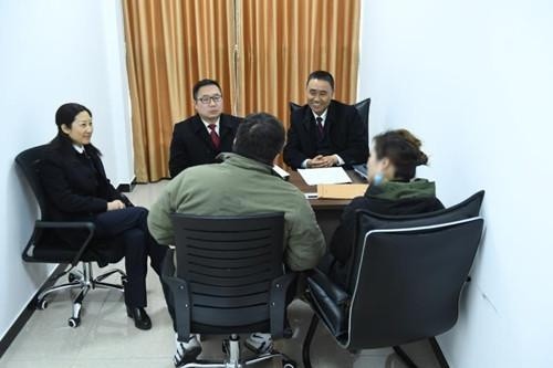 伍家岗区检察院检察长彭颂东组织集中研究案情本网讯(通讯员徐威)近日