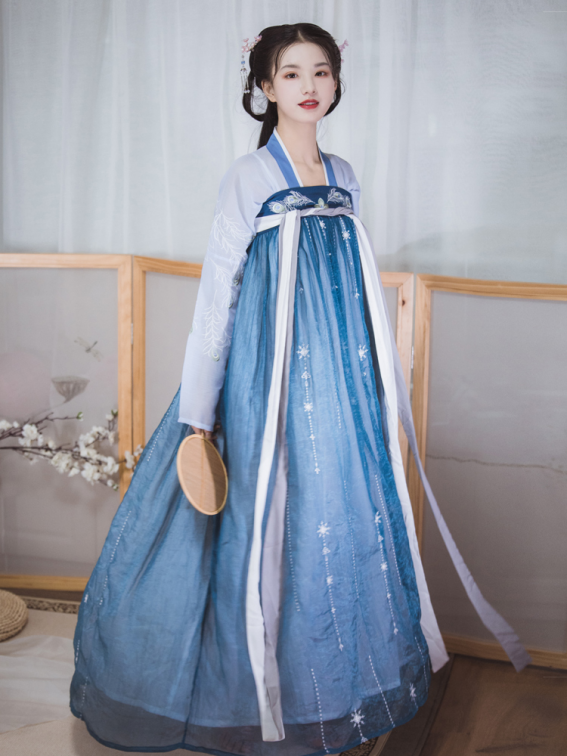 这5套清爽的蓝色系汉服,是夏天的感觉没错了!_腾讯新闻