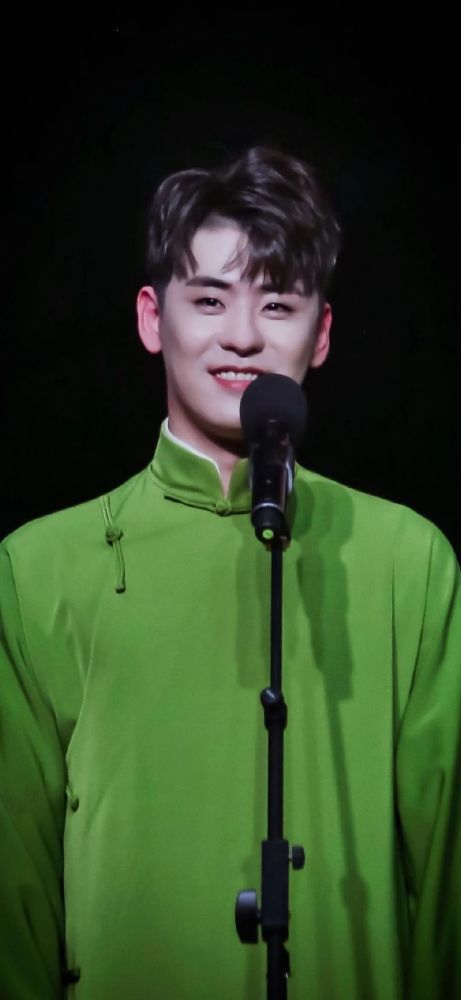 张云雷壁纸|快来签收来自二爷的壁纸_腾讯新闻