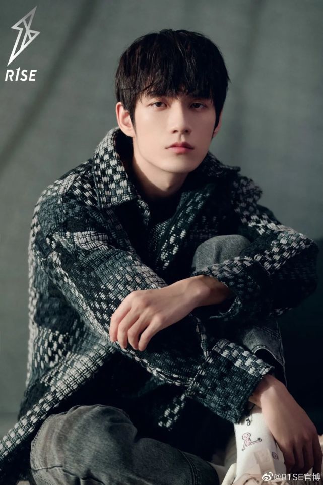 r1se张颜齐手机壁纸
