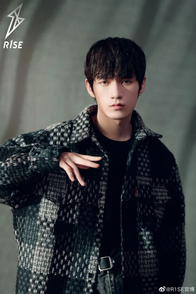 r1se张颜齐手机壁纸