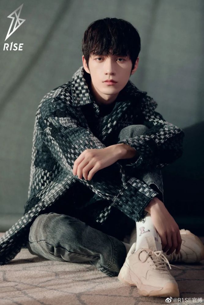 r1se张颜齐手机壁纸