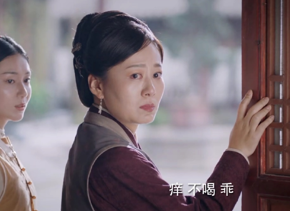 1,陶妈妈—扮演者何苗,曾在《装台》中大雀媳妇周桂绒于是,我们在剧中