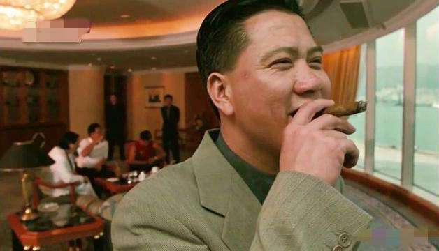 万梓良:被父母抛弃,给前妻养娃,娶小16岁空姐,今63岁病痛缠身_腾讯