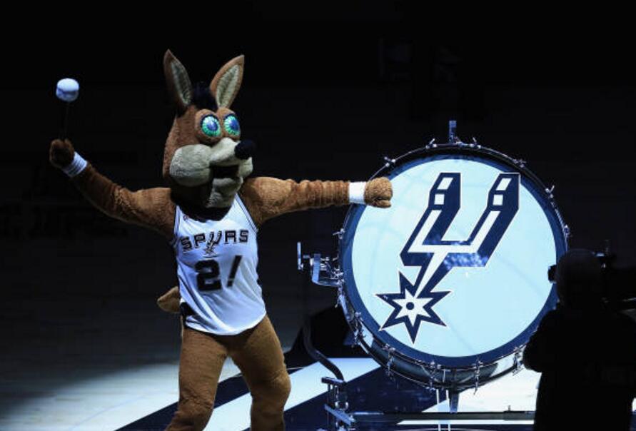 邓肯的21号球衣是马刺队的标志,同时马刺队还有一个吉祥物,叫做"