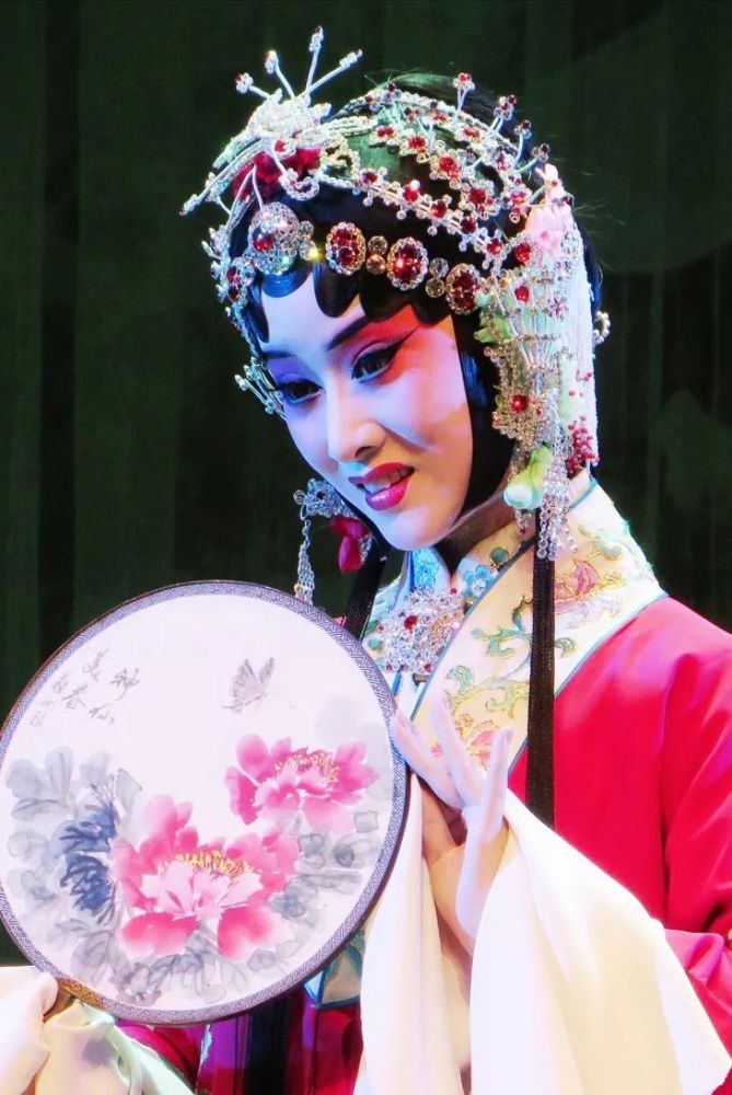 罗 娜生于1989年陕西杨凌人甘肃秦腔艺术剧院优秀青年旦角演员中国