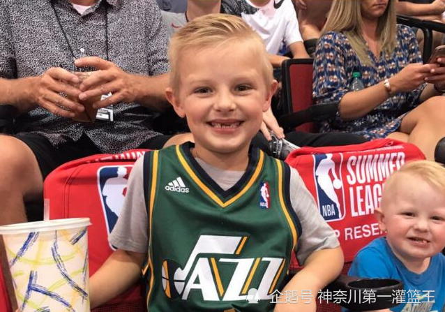 这个小男孩叫作jp-吉布森,他在三岁时被诊断患有急性淋巴性白血病.