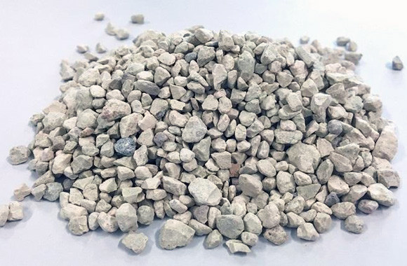 石头|长见识了！“石头”还能喂猪，不仅长得快、防病，还能改善环境