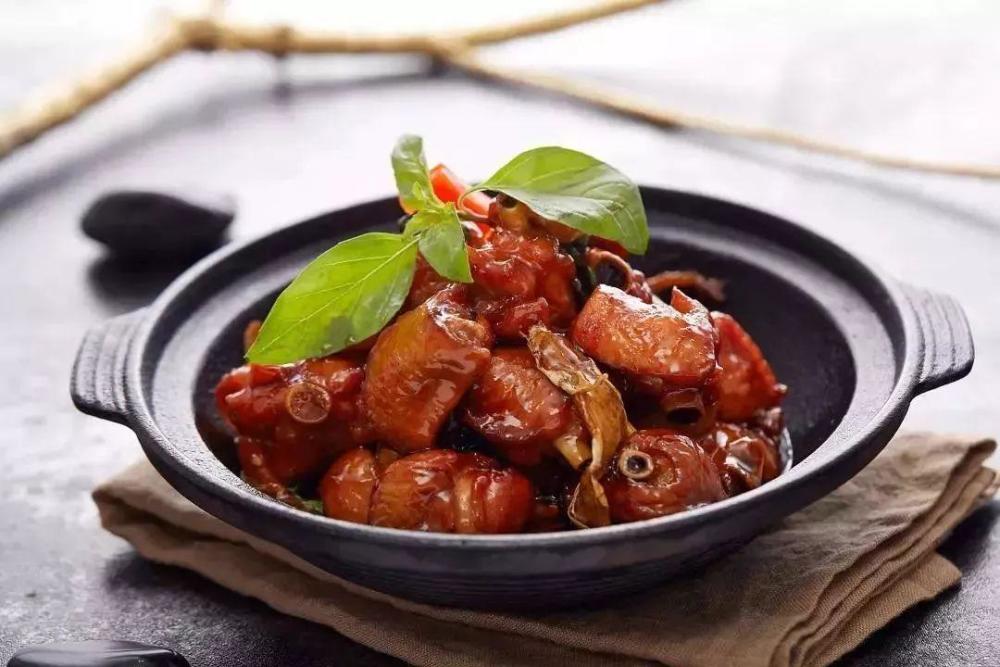 减脂餐鸡胸肉制作的三杯鸡低热量高蛋白_腾讯新闻