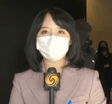 凤凰记者王冰汝会议时间比预计要长,持续2小时仍未结束.