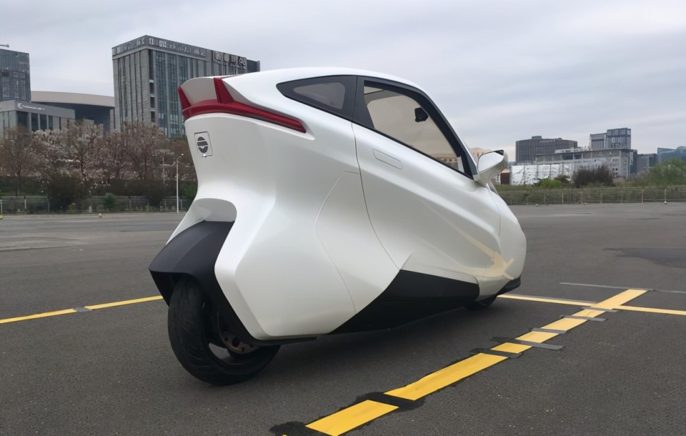 新型两轮电动车来了,时速100续航400公里,车主:我准备换车了_腾讯新闻