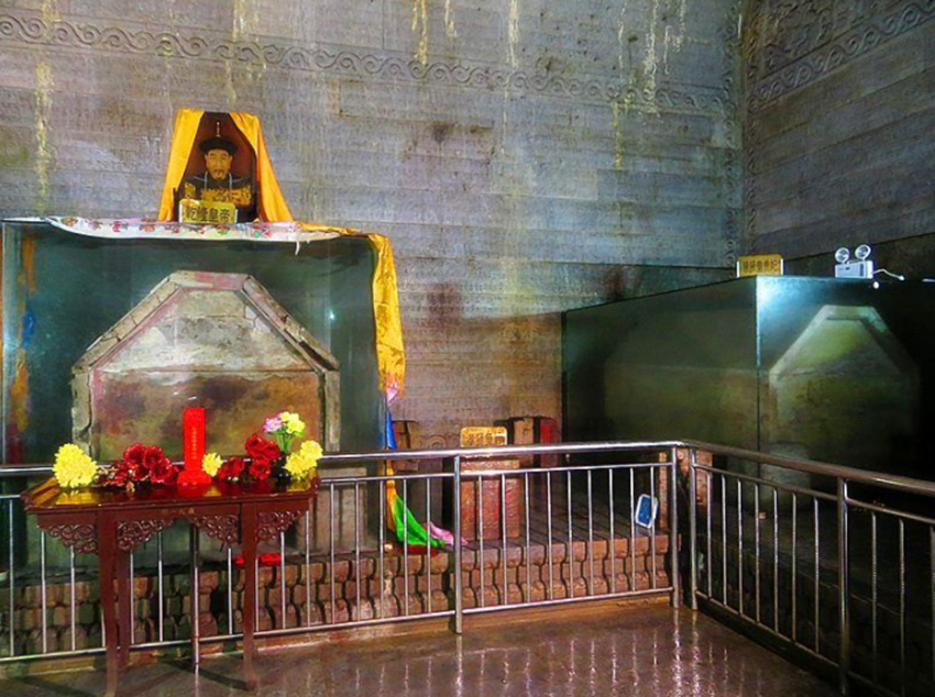 乾隆墓被盗前后发生了两件非常诡异的事至今都无法解释