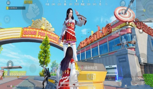 首先我们来看紫色等级的新衣服"辉星之火",这套衣服在游戏中的实际